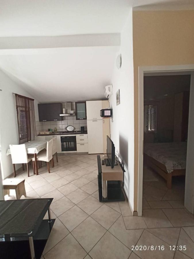 Apartmani Lun วีร์ ภายนอก รูปภาพ