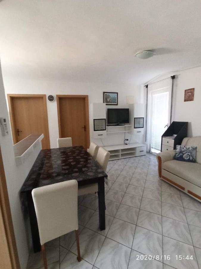 Apartmani Lun วีร์ ภายนอก รูปภาพ