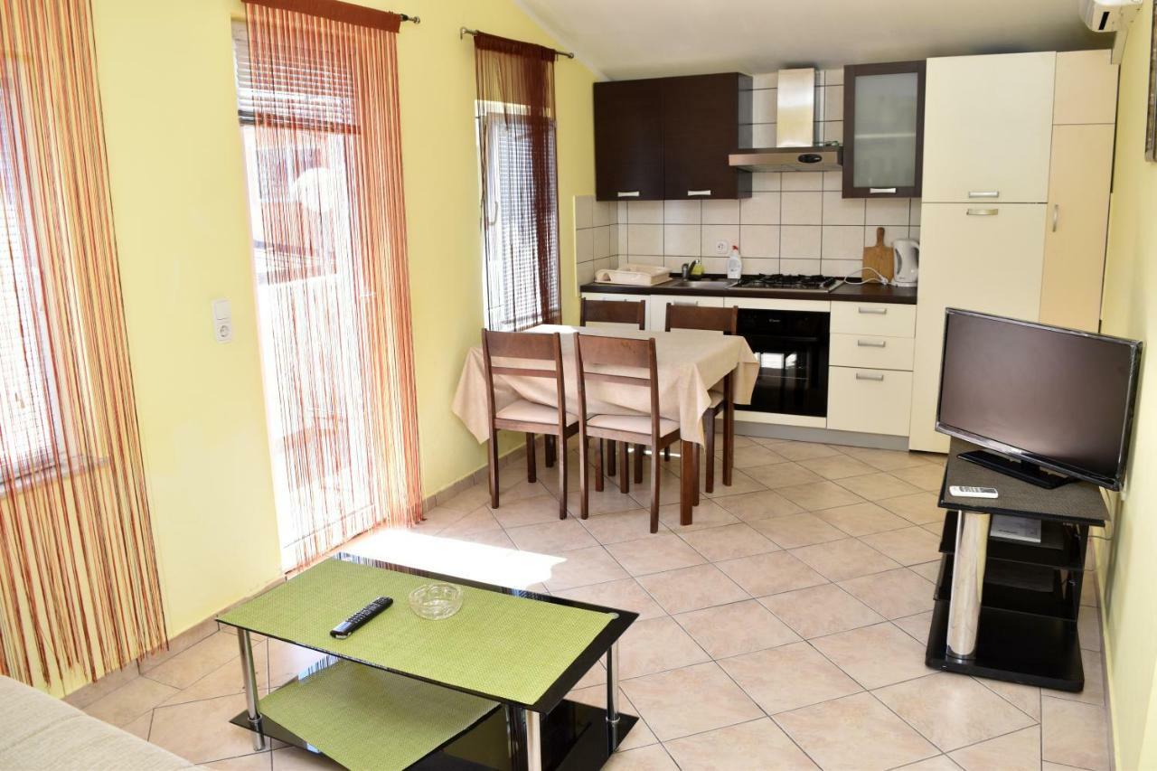Apartmani Lun วีร์ ภายนอก รูปภาพ